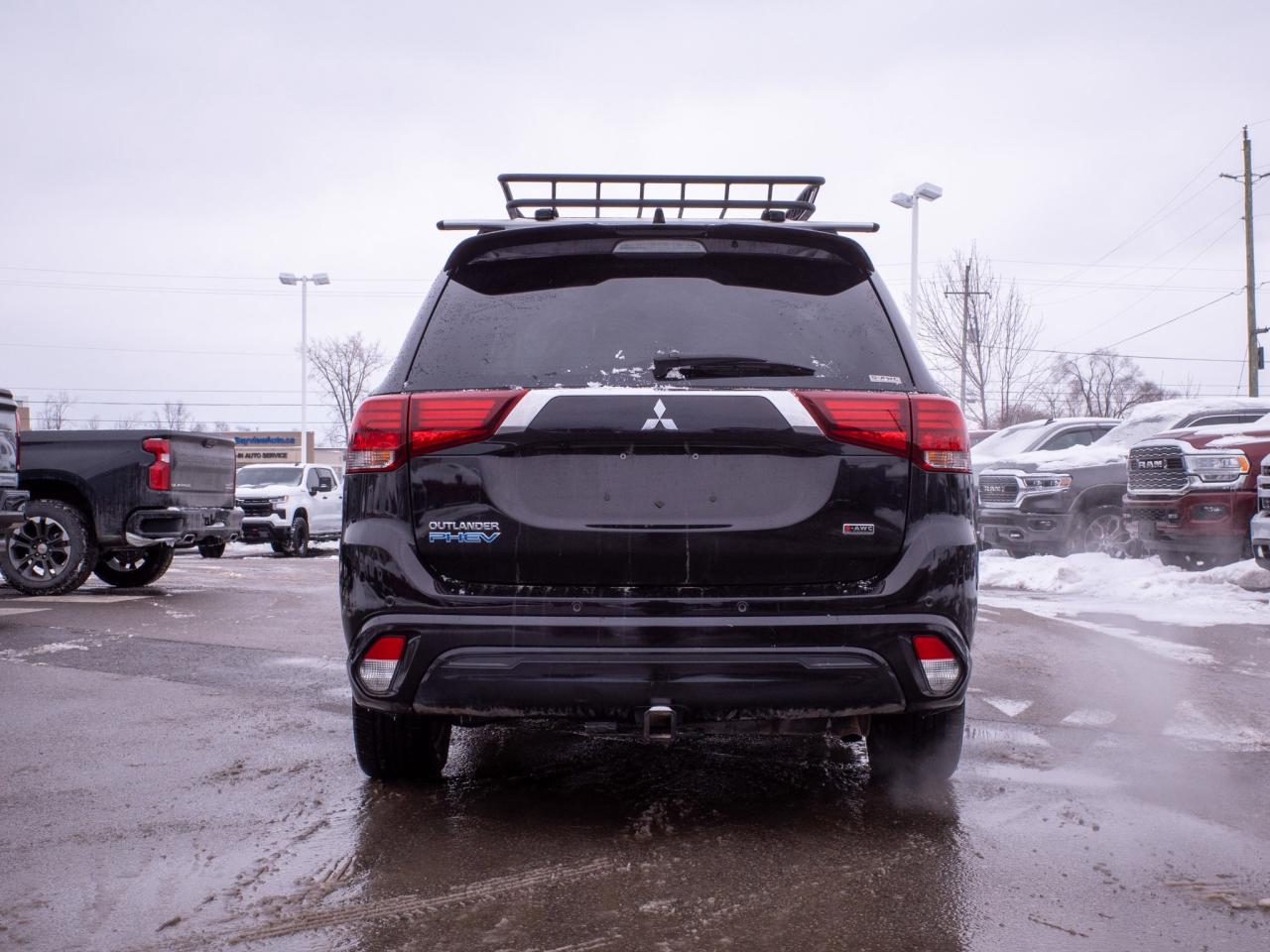 2022 Mitsubishi Outlander PHEV - Dual-Zone Climate Control   Rain Sensing Wipers Photo