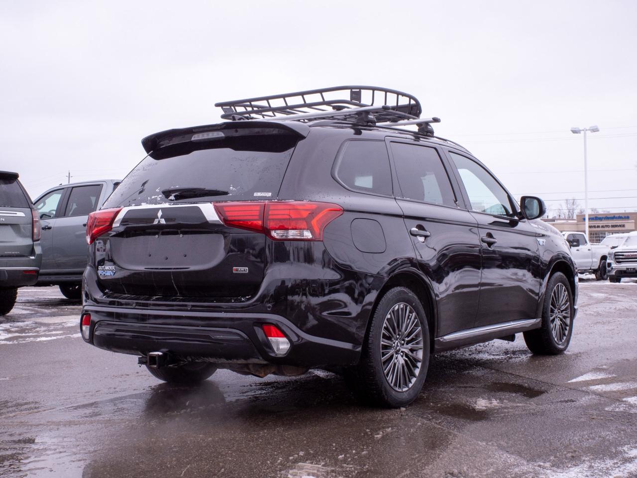 2022 Mitsubishi Outlander PHEV - Dual-Zone Climate Control   Rain Sensing Wipers Photo