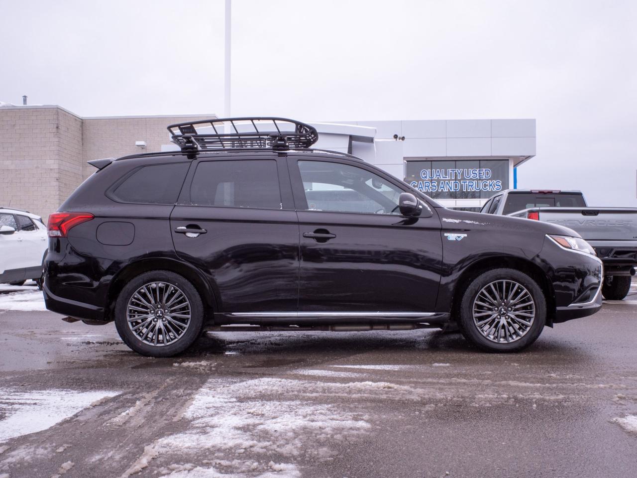 2022 Mitsubishi Outlander PHEV - Dual-Zone Automatic Climate Control Photo