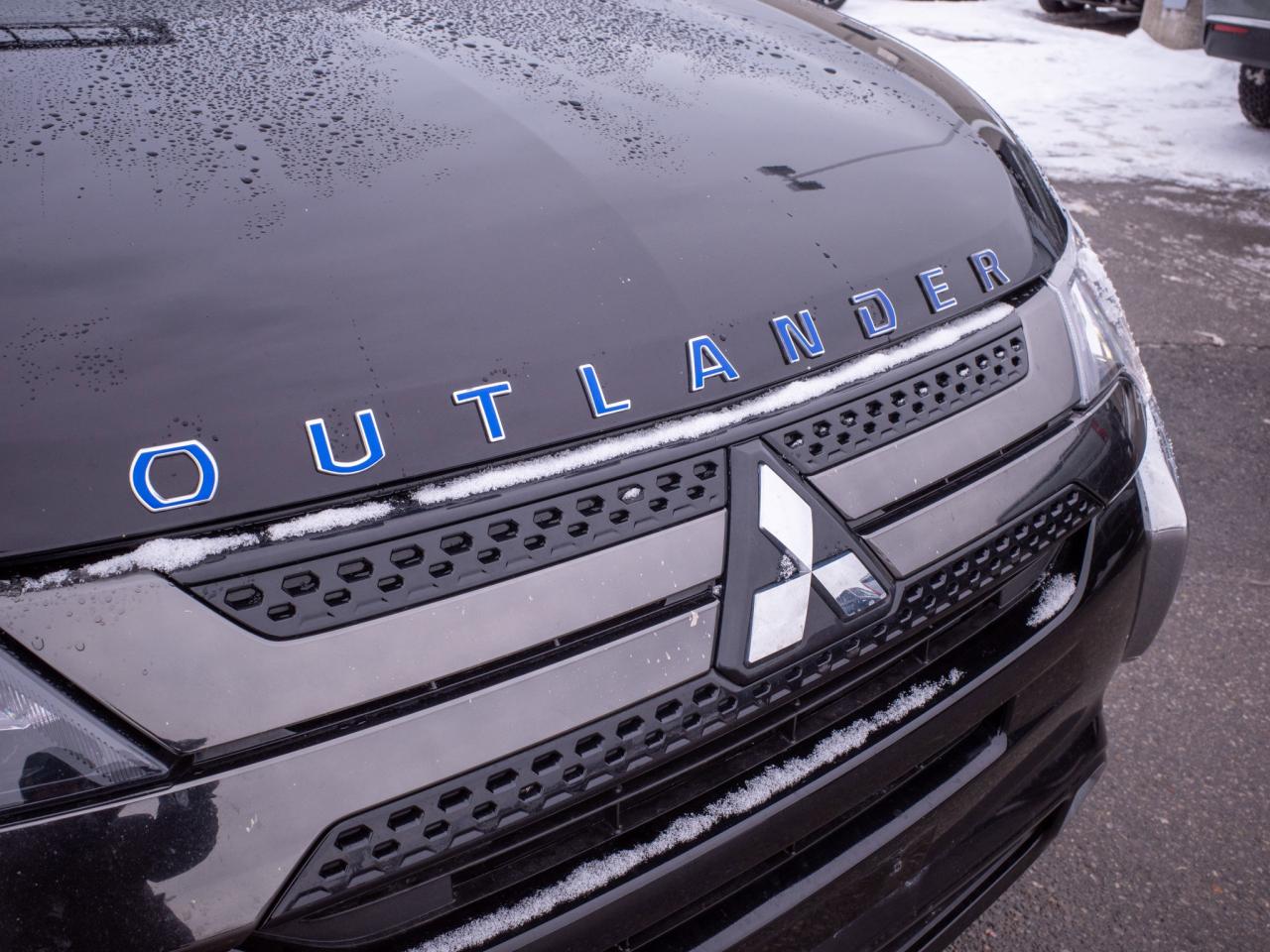 2022 Mitsubishi Outlander PHEV - Dual-Zone Automatic Climate Control Photo