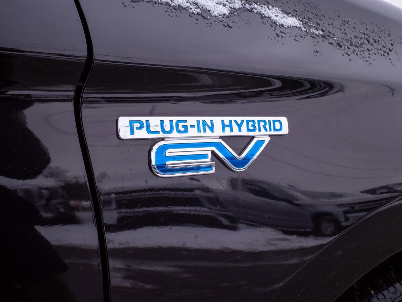 2022 Mitsubishi Outlander PHEV - Dual-Zone Automatic Climate Control Photo