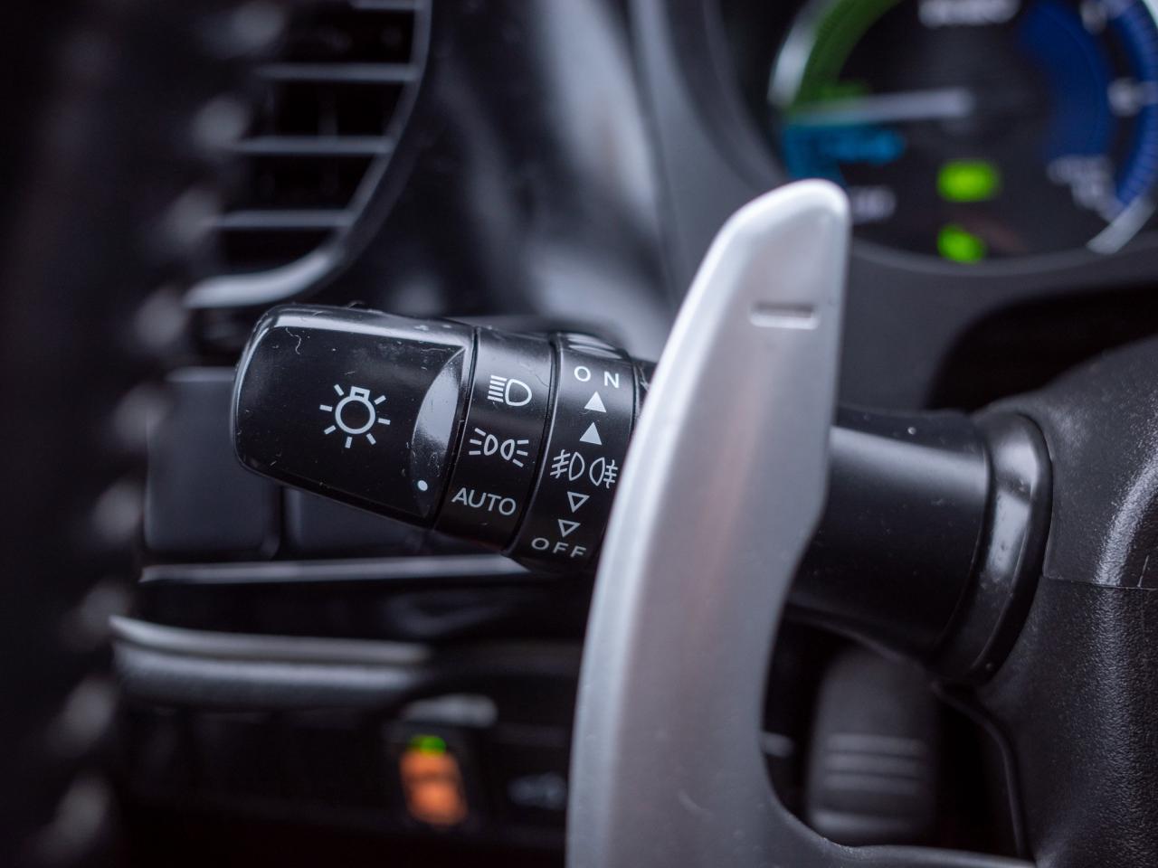 2022 Mitsubishi Outlander PHEV - Dual-Zone Automatic Climate Control Photo