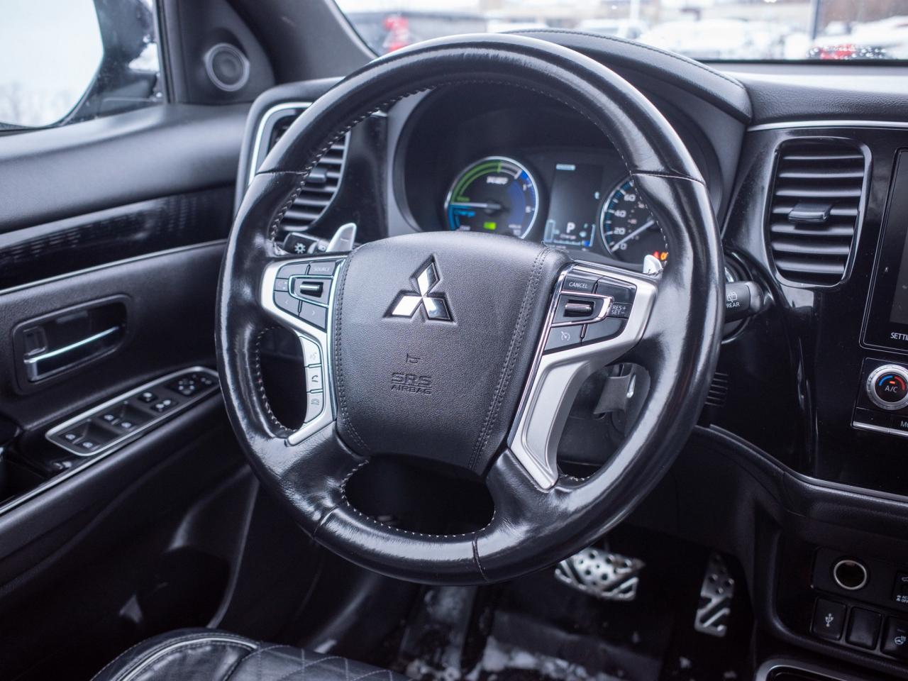 2022 Mitsubishi Outlander PHEV - Dual-Zone Automatic Climate Control Photo