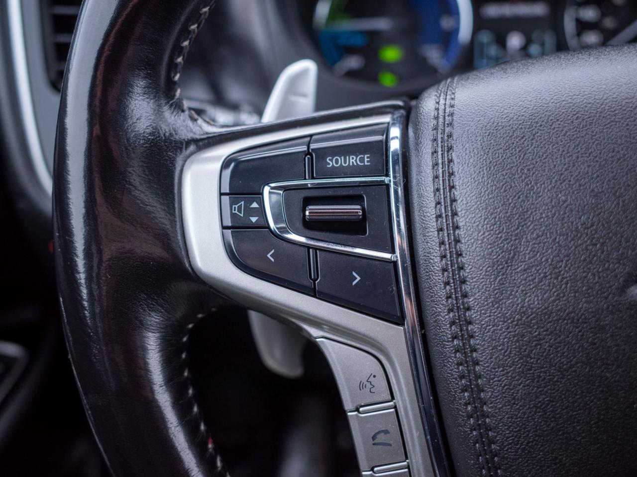 2022 Mitsubishi Outlander PHEV - Dual-Zone Automatic Climate Control Photo