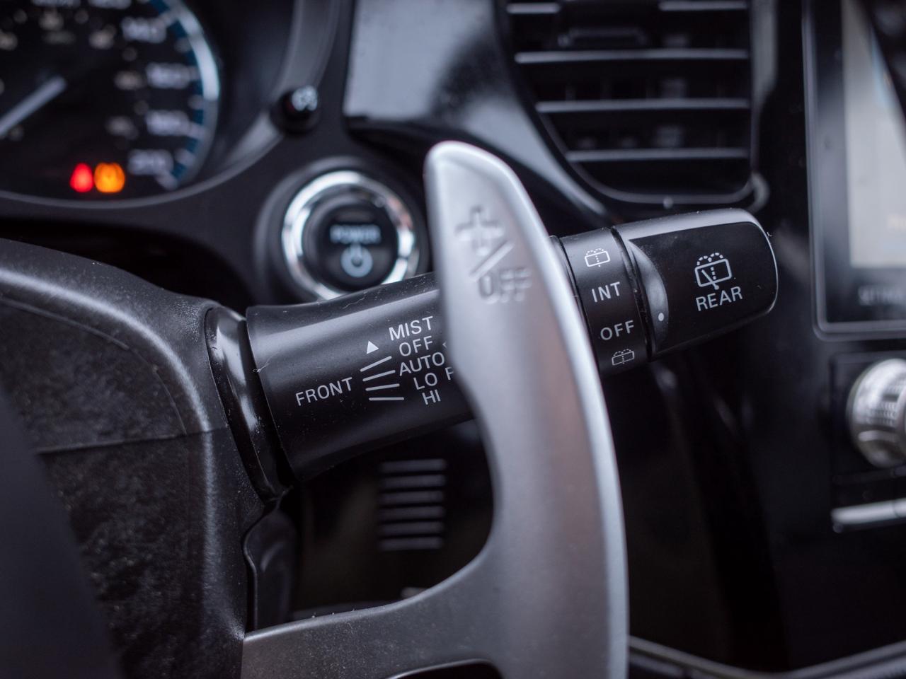 2022 Mitsubishi Outlander PHEV - Dual-Zone Automatic Climate Control Photo