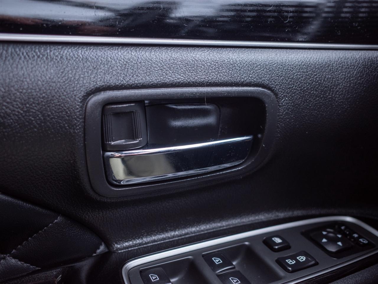 2022 Mitsubishi Outlander PHEV - Dual-Zone Automatic Climate Control Photo