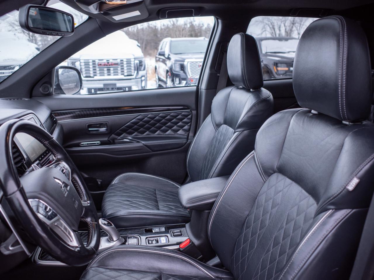 2022 Mitsubishi Outlander PHEV - Dual-Zone Automatic Climate Control Photo