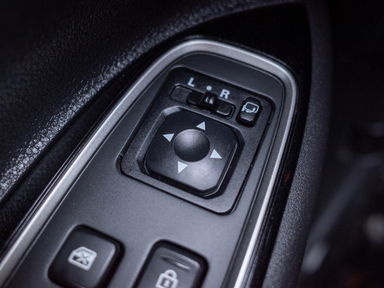 2022 Mitsubishi Outlander PHEV - Dual-Zone Climate Control   Rain Sensing Wipers Photo