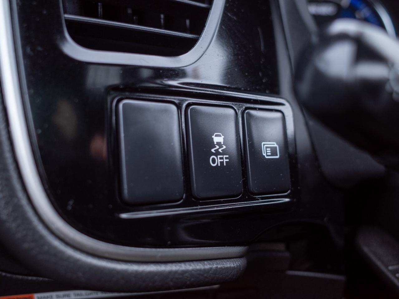 2022 Mitsubishi Outlander PHEV - Dual-Zone Automatic Climate Control Photo