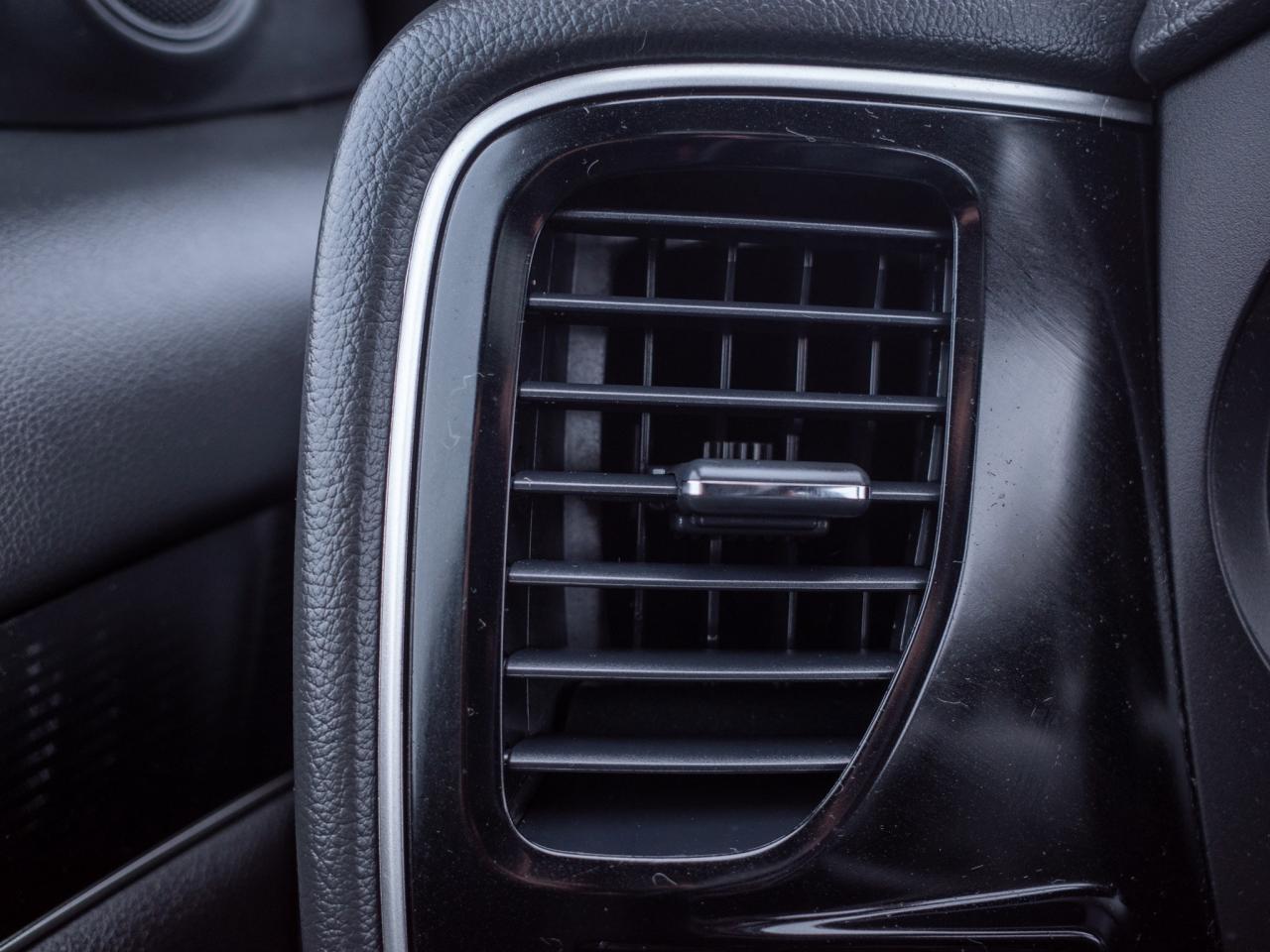 2022 Mitsubishi Outlander PHEV - Dual-Zone Climate Control   Rain Sensing Wipers Photo