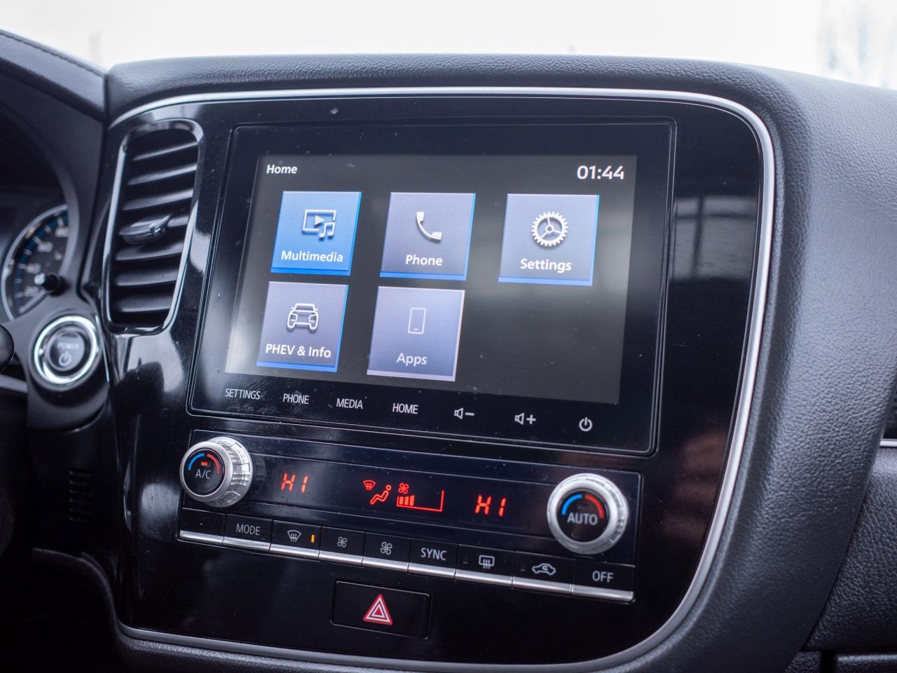 2022 Mitsubishi Outlander PHEV - Dual-Zone Climate Control   Rain Sensing Wipers Photo