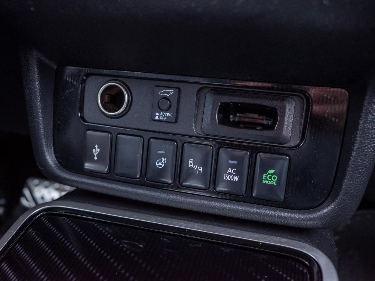 2022 Mitsubishi Outlander PHEV - Dual-Zone Automatic Climate Control Photo