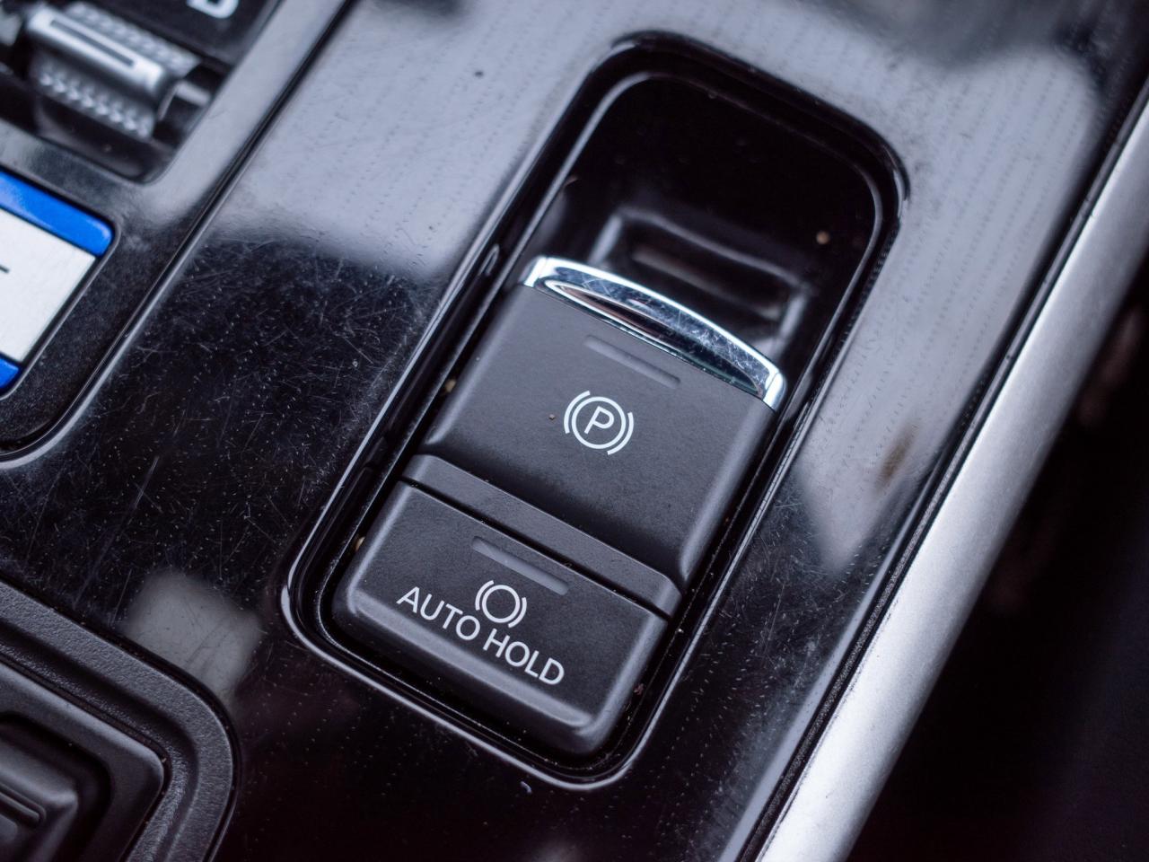 2022 Mitsubishi Outlander PHEV - Dual-Zone Automatic Climate Control Photo