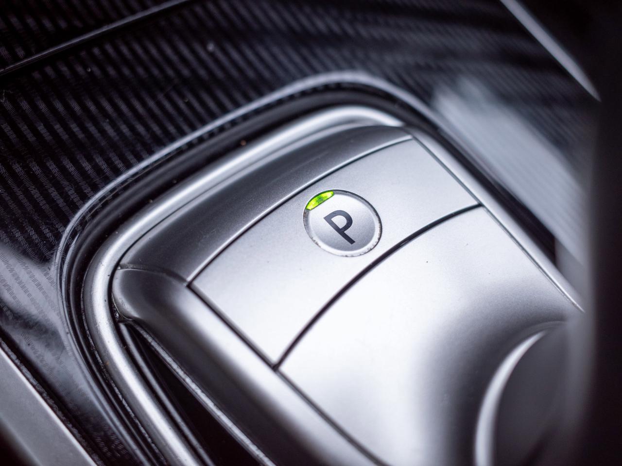 2022 Mitsubishi Outlander PHEV - Dual-Zone Automatic Climate Control Photo