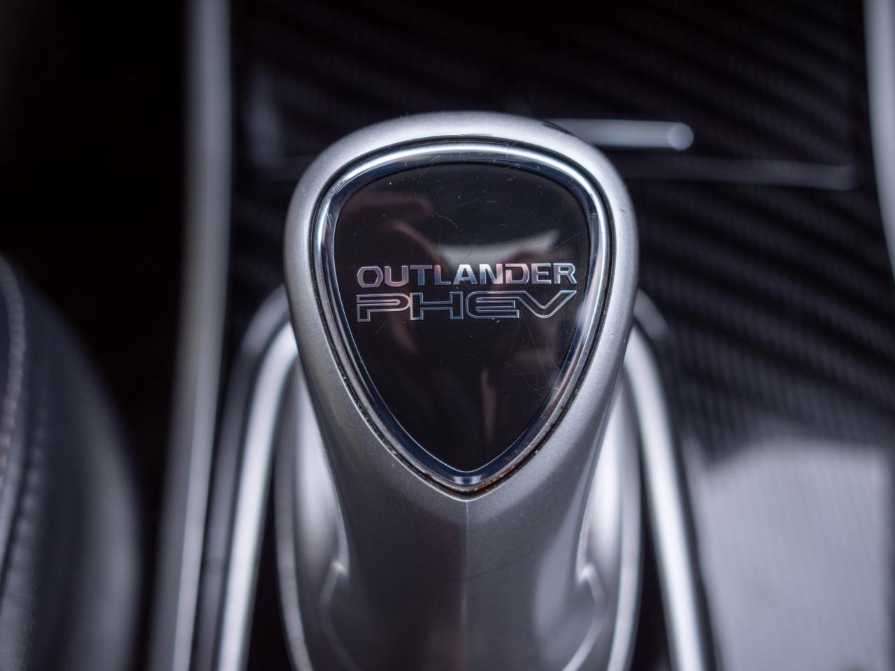 2022 Mitsubishi Outlander PHEV - Dual-Zone Automatic Climate Control Photo