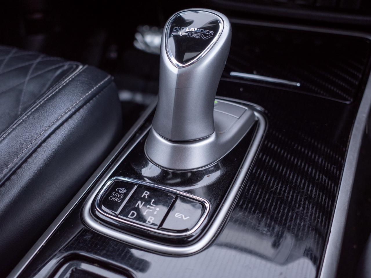 2022 Mitsubishi Outlander PHEV - Dual-Zone Automatic Climate Control Photo