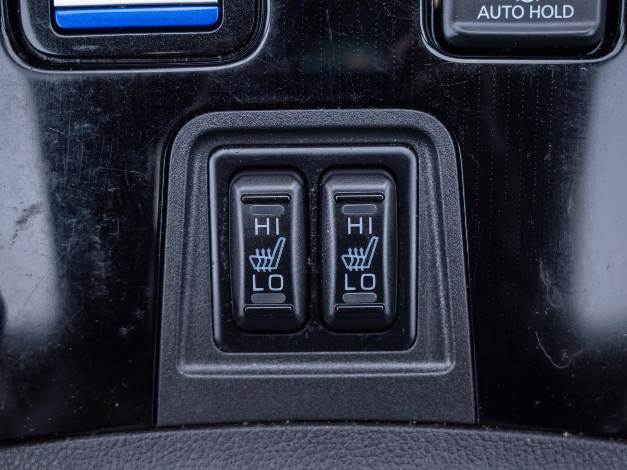 2022 Mitsubishi Outlander PHEV - Dual-Zone Climate Control   Rain Sensing Wipers Photo