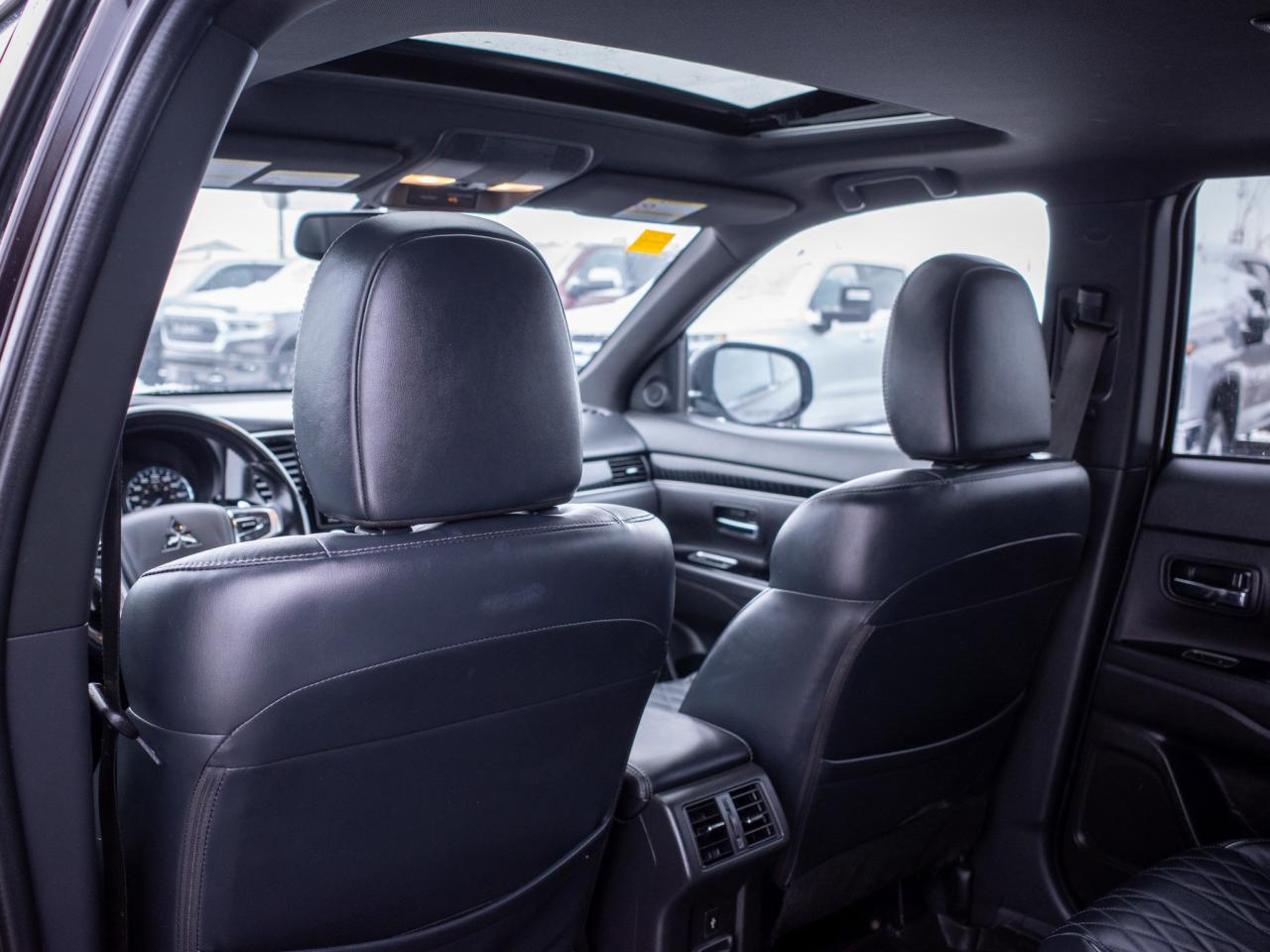 2022 Mitsubishi Outlander PHEV - Dual-Zone Climate Control   Rain Sensing Wipers Photo