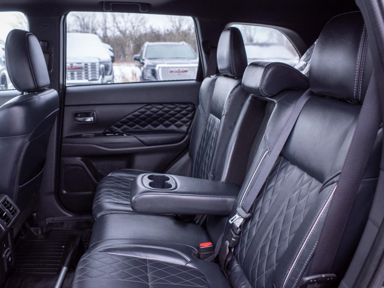 2022 Mitsubishi Outlander PHEV - Dual-Zone Automatic Climate Control Photo