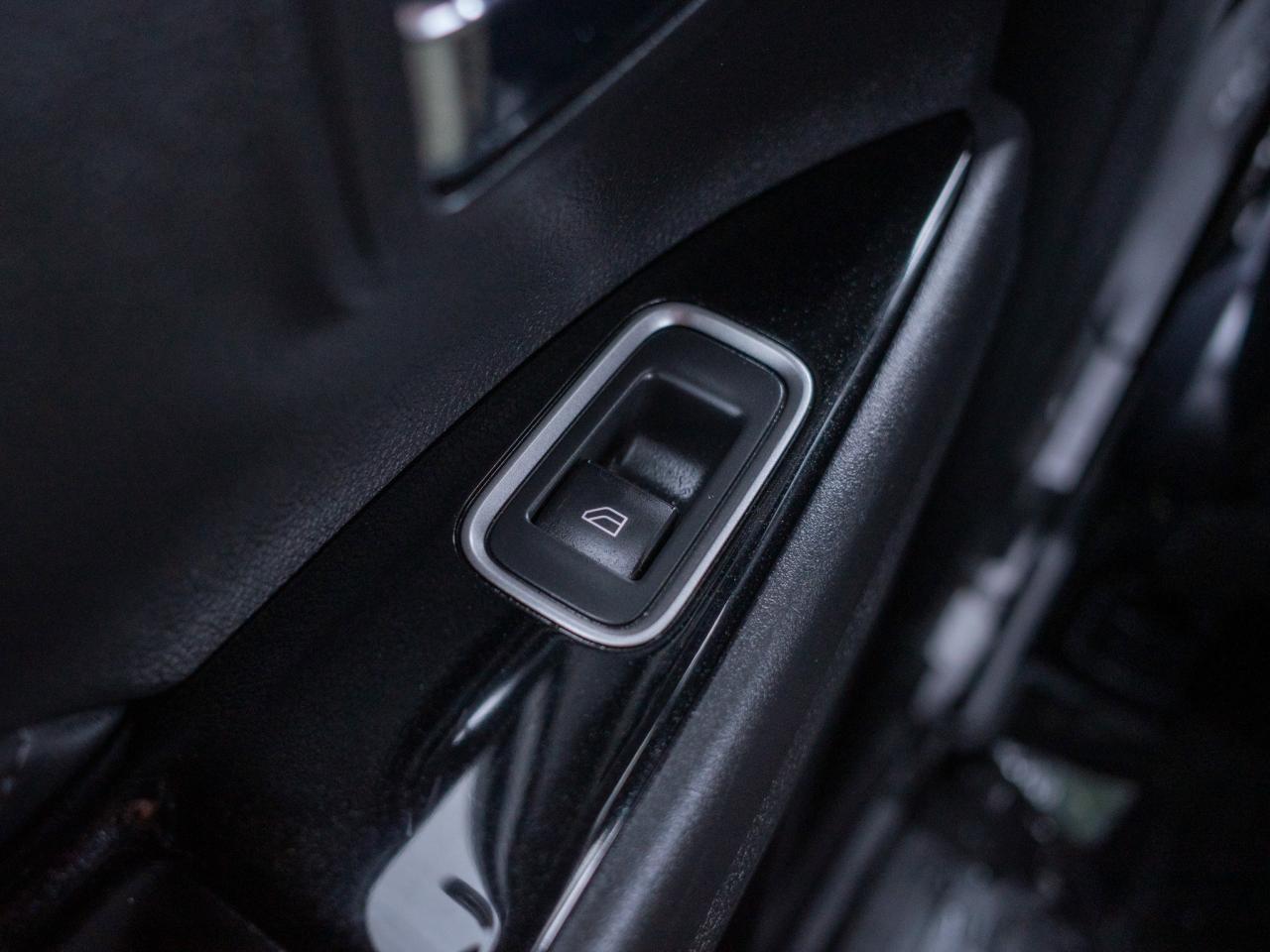 2022 Mitsubishi Outlander PHEV - Dual-Zone Climate Control   Rain Sensing Wipers Photo