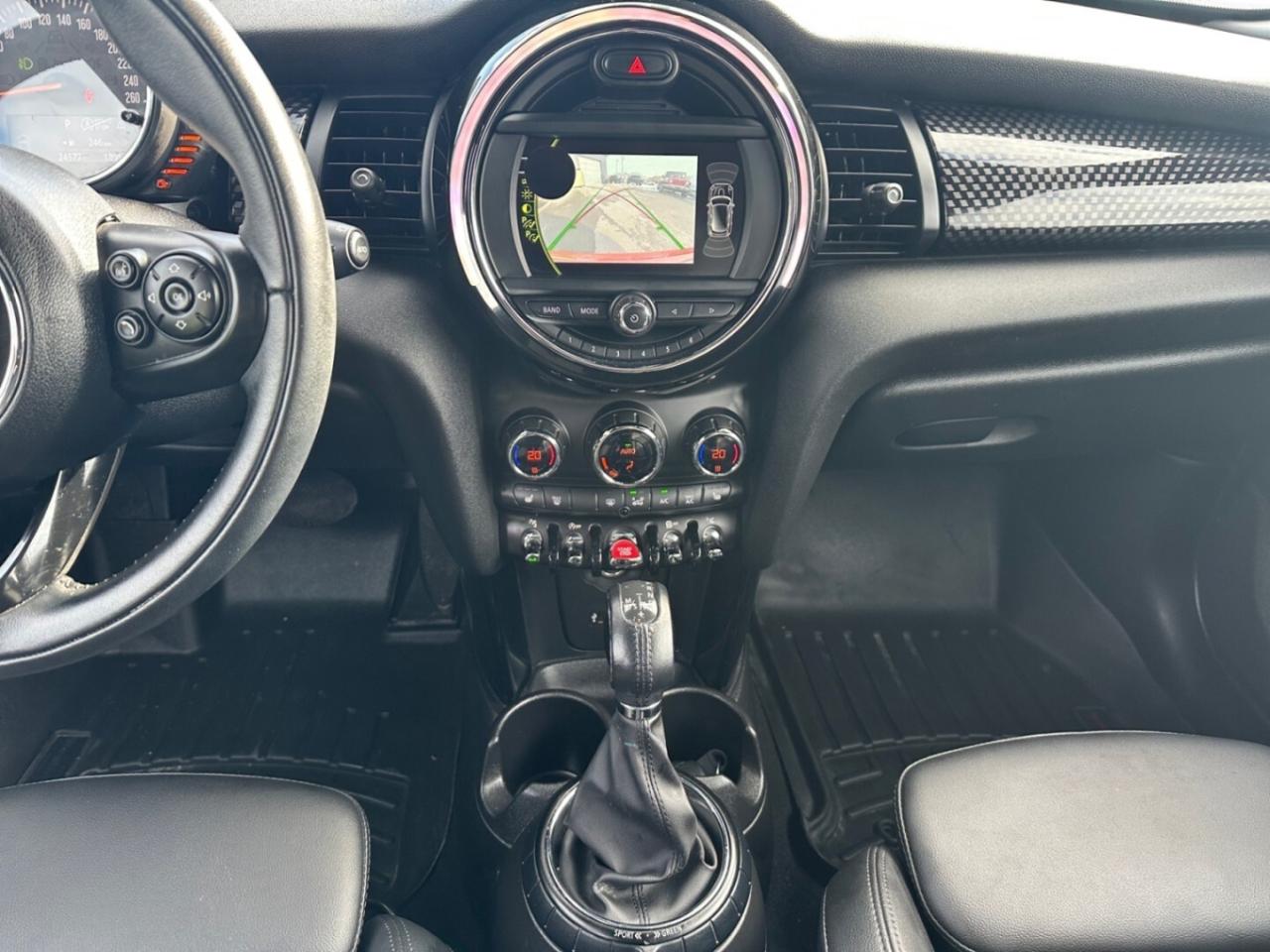 2017 MINI Cooper 5 Door Cooper S / 1 OWNER / VERY LOW KM / HEADSUP DISPLAY Photo