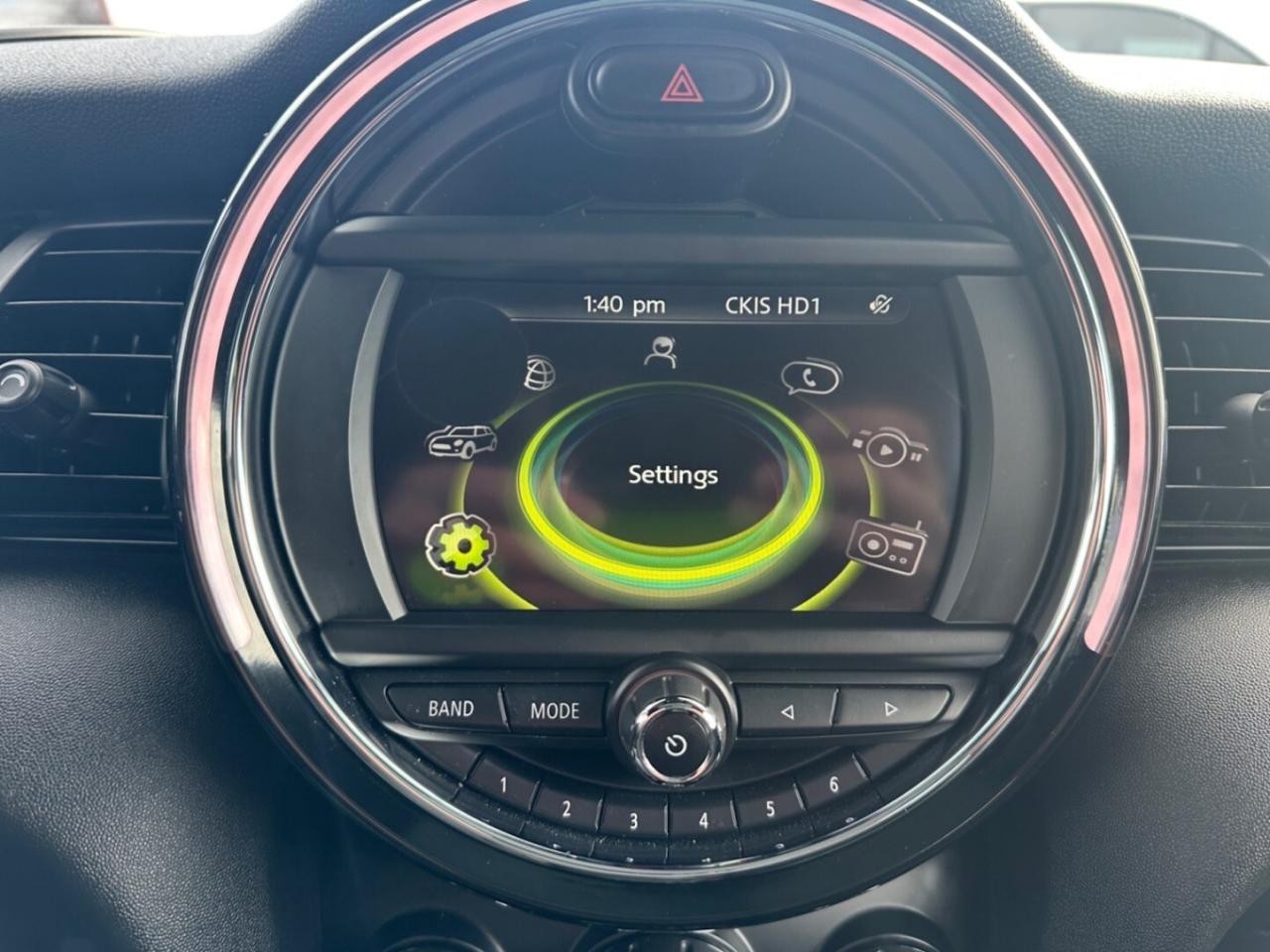 2017 MINI Cooper 5 Door Cooper S / 1 OWNER / VERY LOW KM / HEADSUP DISPLAY Photo