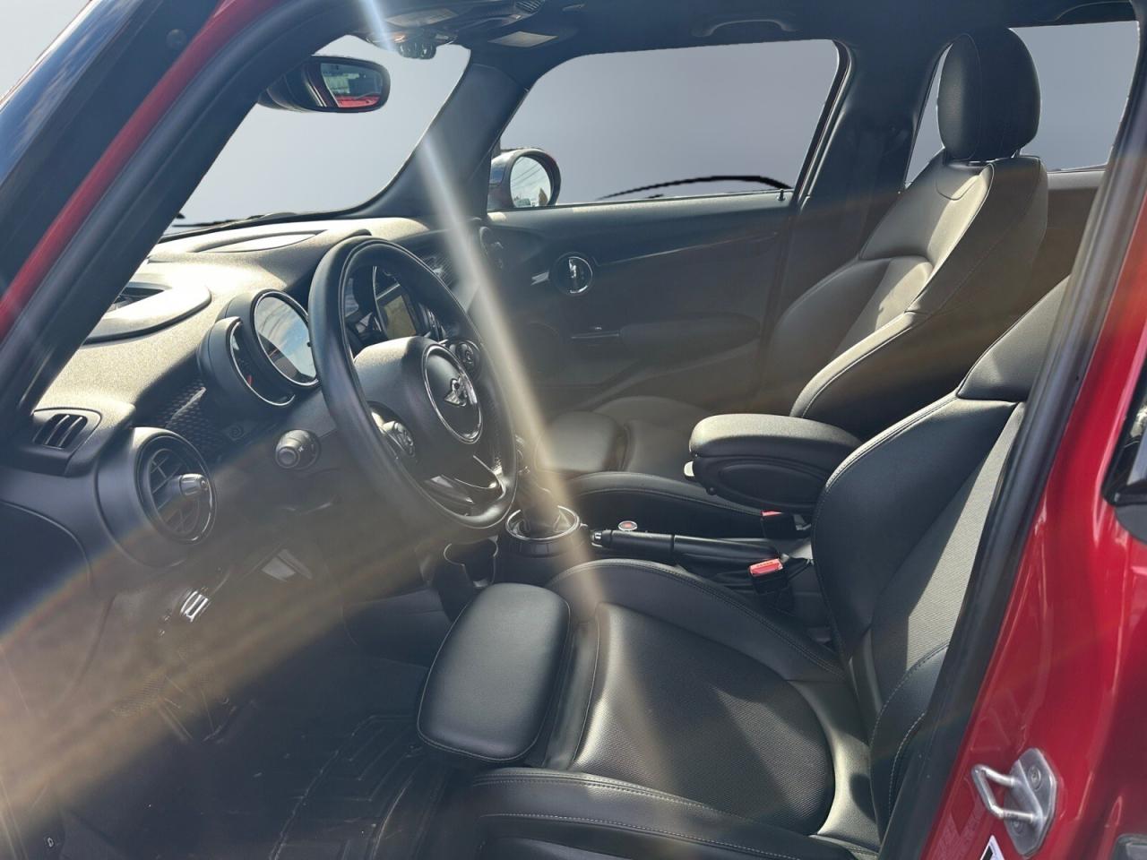 2017 MINI Cooper 5 Door Cooper S / 1 OWNER / VERY LOW KM / HEADSUP DISPLAY Photo