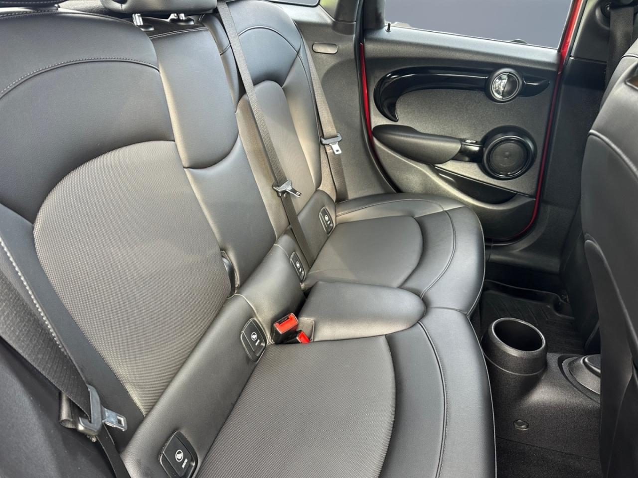 2017 MINI Cooper 5 Door Cooper S / 1 OWNER / VERY LOW KM / HEADSUP DISPLAY Photo