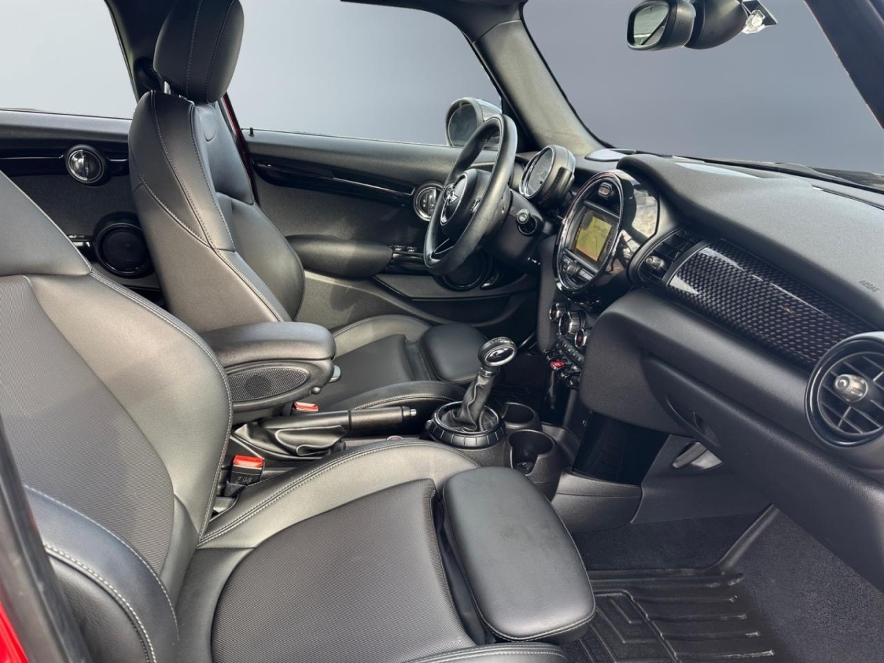 2017 MINI Cooper 5 Door Cooper S / 1 OWNER / VERY LOW KM / HEADSUP DISPLAY Photo