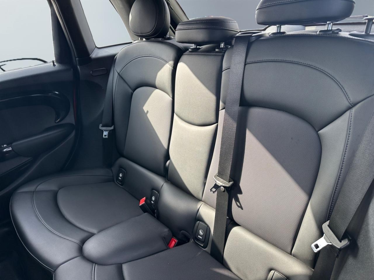 2017 MINI Cooper 5 Door Cooper S / 1 OWNER / VERY LOW KM / HEADSUP DISPLAY Photo