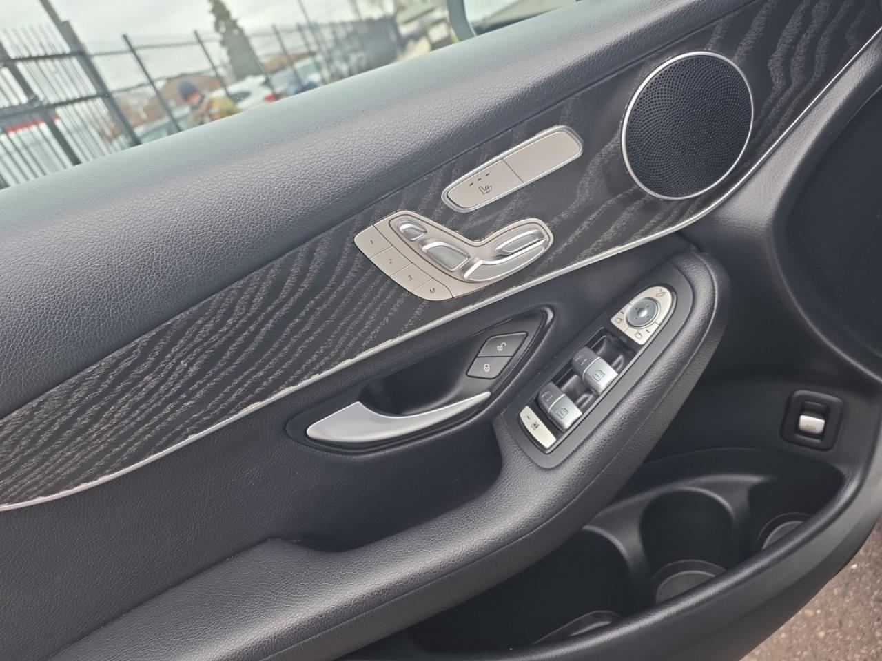 2023 Mercedes-Benz GLC-Class GLC 300 4MATIC Coupe * NO ACCIDENTS / ROOF / CARPL Photo