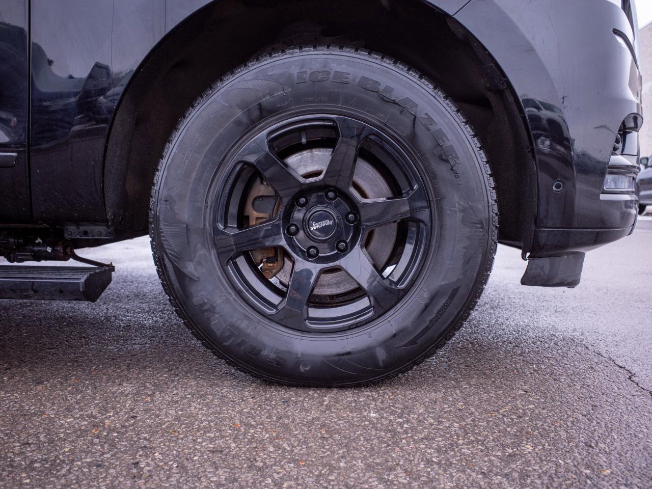 2021 Lincoln Navigator Reserve - Heated Steering Wheel Photo