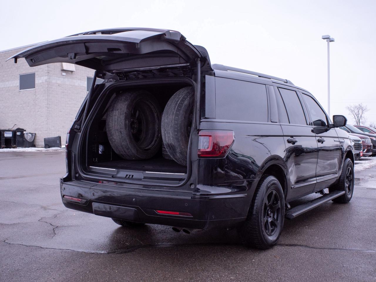 2021 Lincoln Navigator Reserve - Heated Steering Wheel Photo