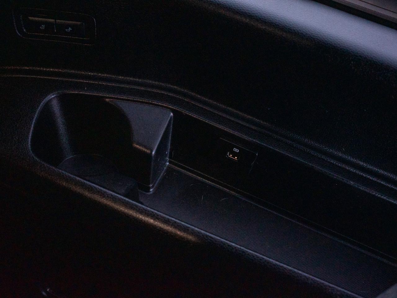 2021 Lincoln Navigator Reserve - Heated Steering Wheel Photo