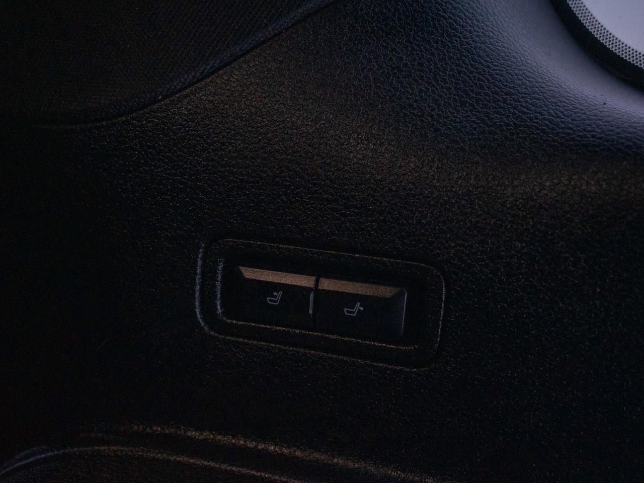 2021 Lincoln Navigator Reserve - Heated Steering Wheel Photo