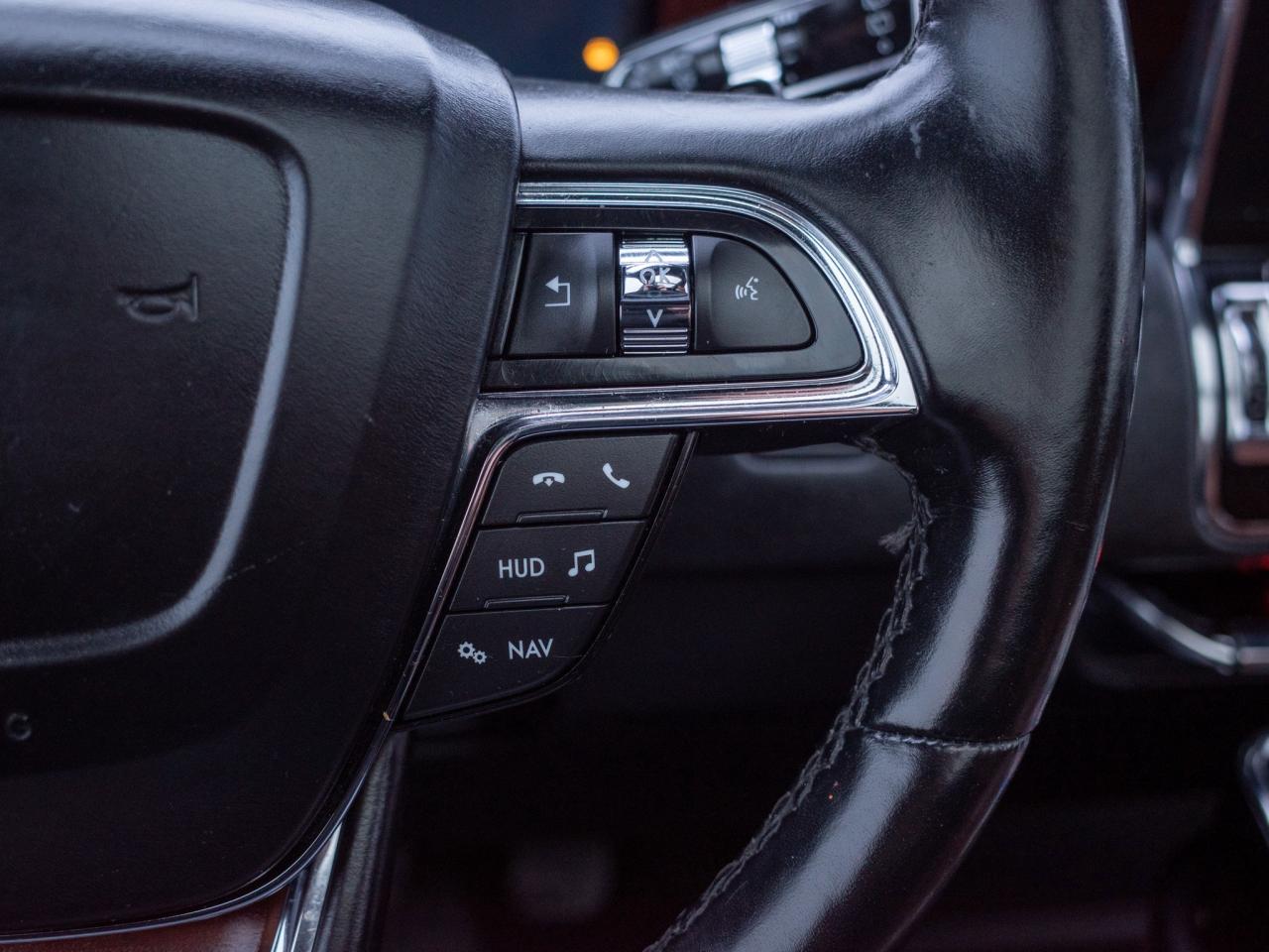 2021 Lincoln Navigator Reserve - Heated Steering Wheel Photo