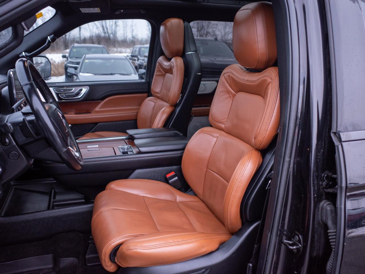 2021 Lincoln Navigator Reserve - Heated Steering Wheel Photo