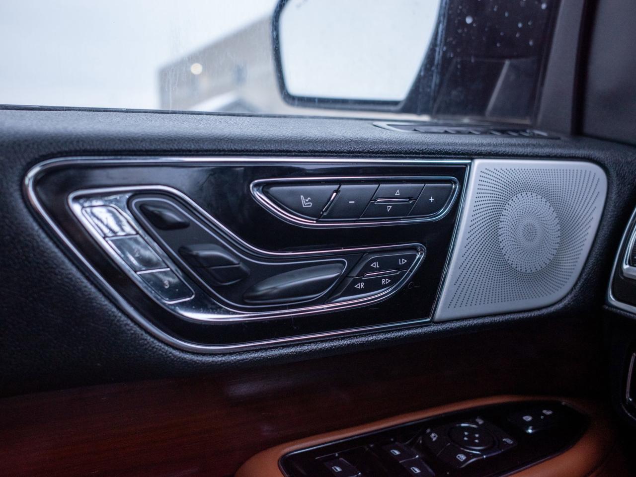 2021 Lincoln Navigator Reserve - Heated Steering Wheel Photo