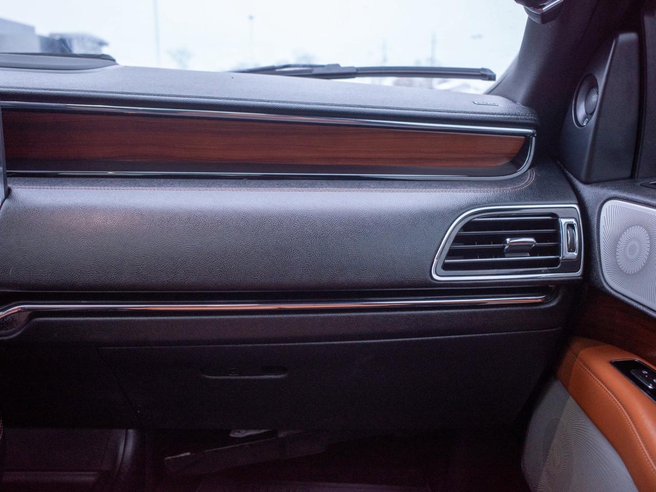 2021 Lincoln Navigator Reserve - Heated Steering Wheel Photo