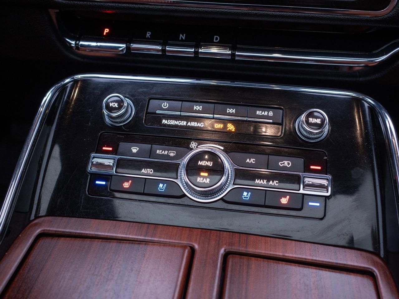 2021 Lincoln Navigator Reserve - Heated Steering Wheel Photo