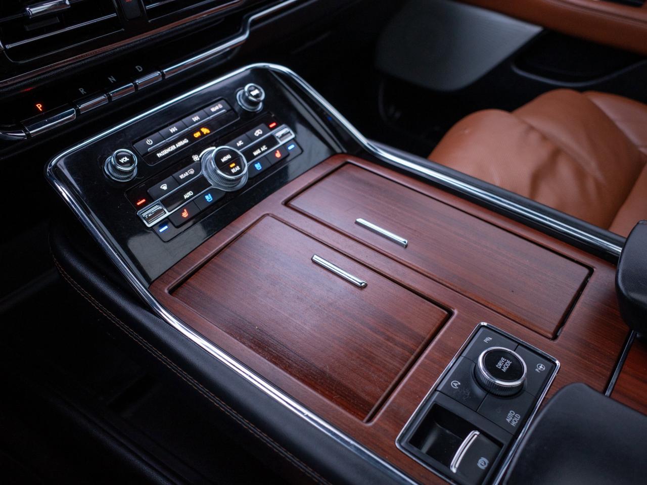 2021 Lincoln Navigator Reserve - Heated Steering Wheel Photo