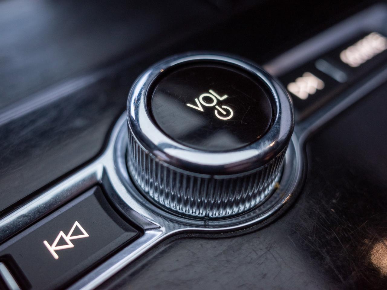 2021 Lincoln Navigator Reserve - Heated Steering Wheel Photo