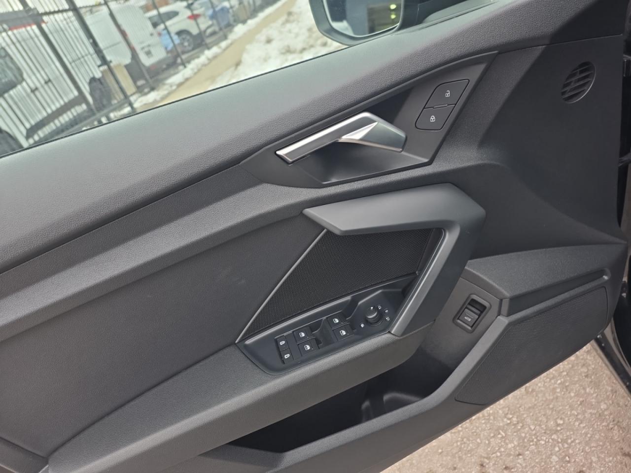 2022 Audi A3 NO ACCIDENTS / 1 OWNER / LOW KM / CARPLAY / SUNROO Photo