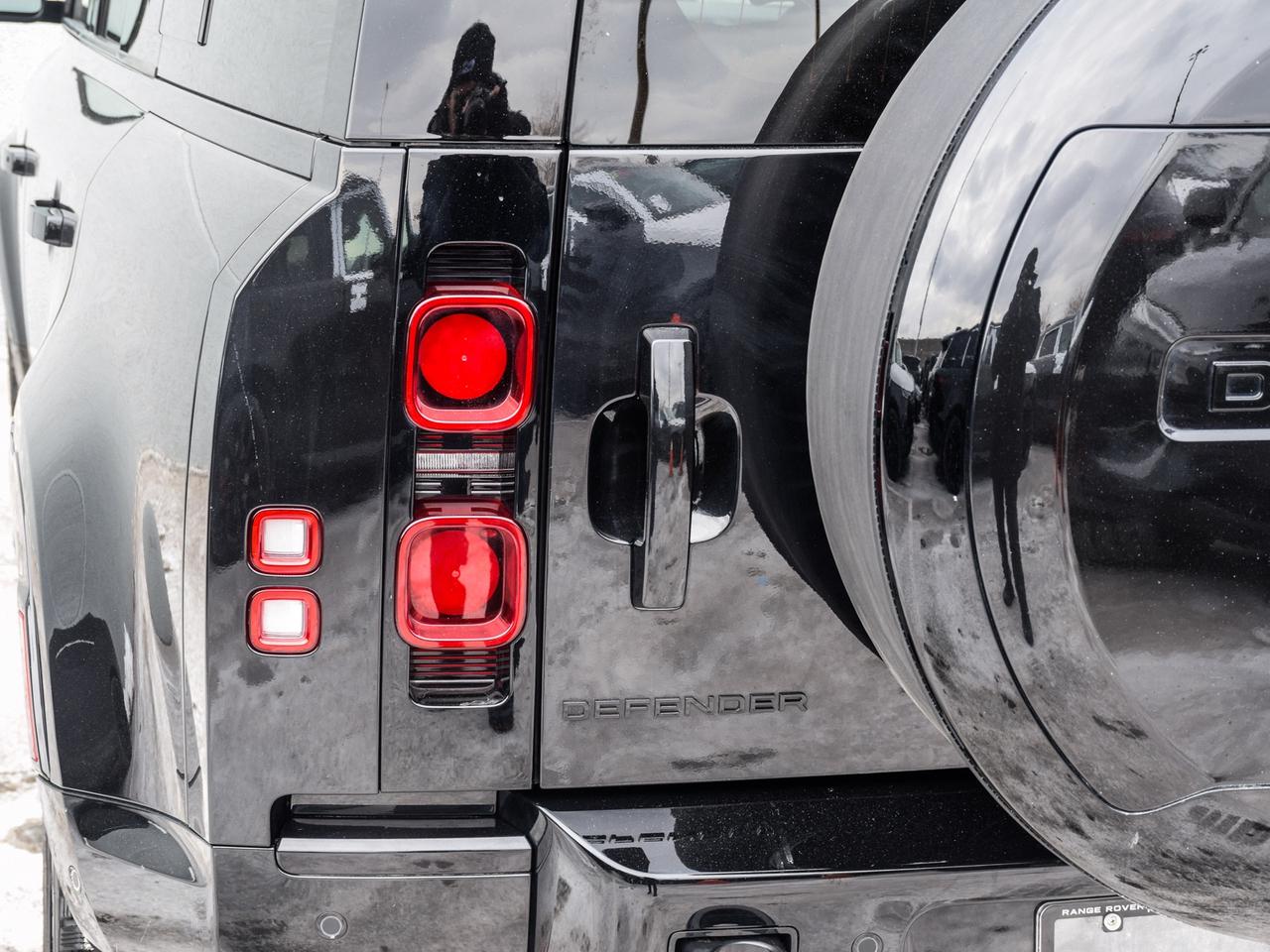 2025 Land Rover Defender 110 P400 X-Dynamic SE Photo