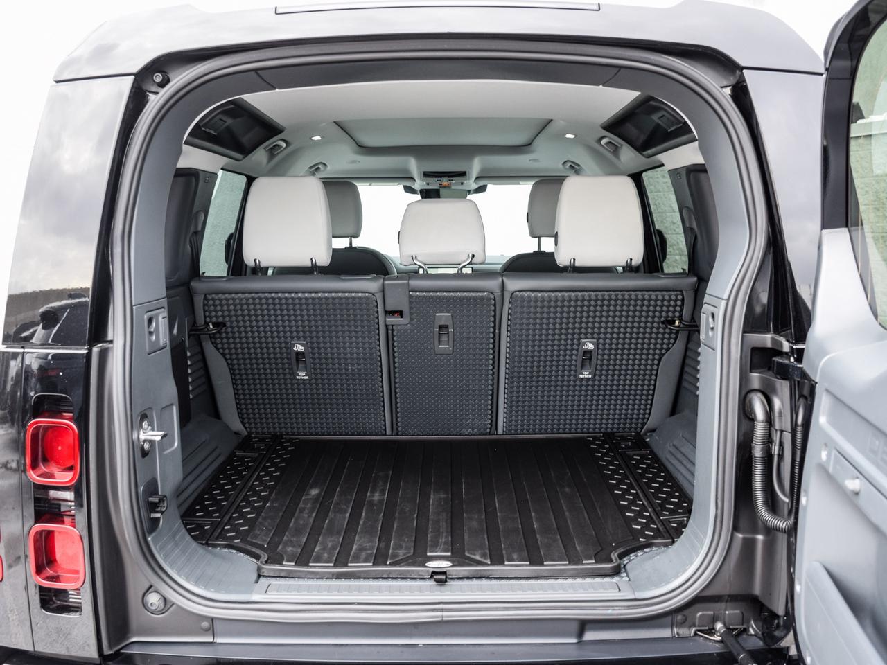 2025 Land Rover Defender 110 P400 X-Dynamic SE Photo