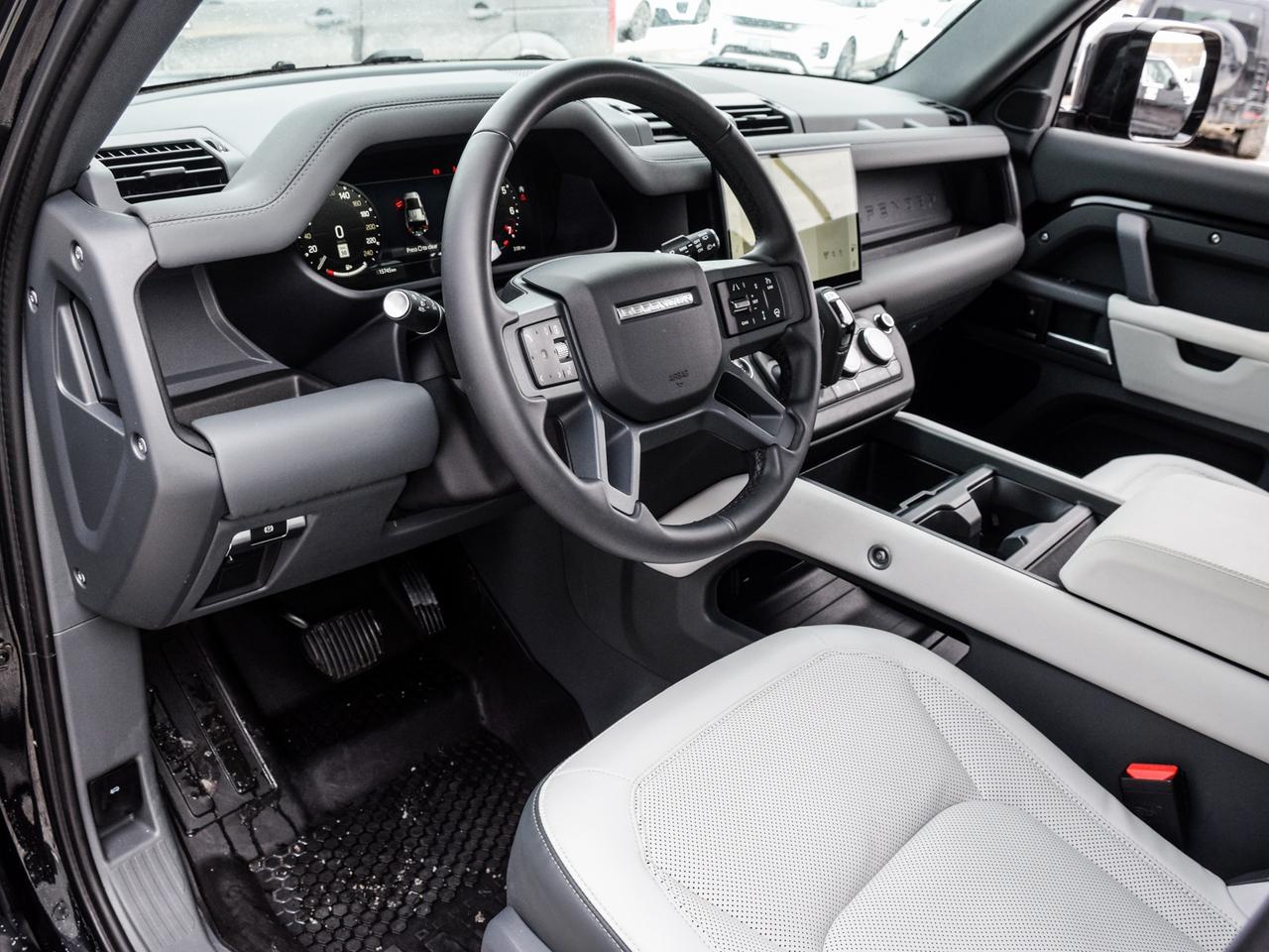 2025 Land Rover Defender 110 P400 X-Dynamic SE Photo