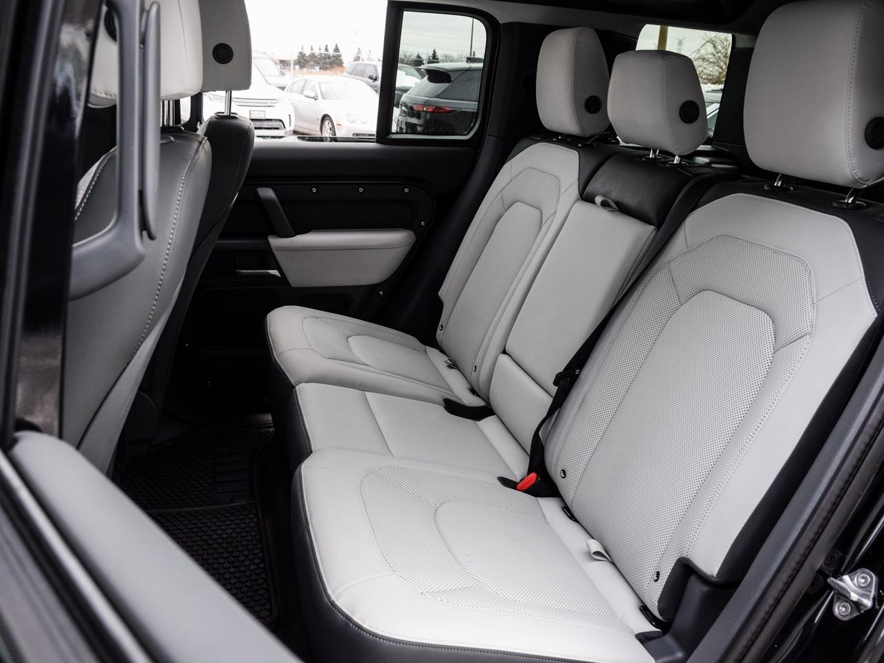 2025 Land Rover Defender 110 P400 X-Dynamic SE Photo