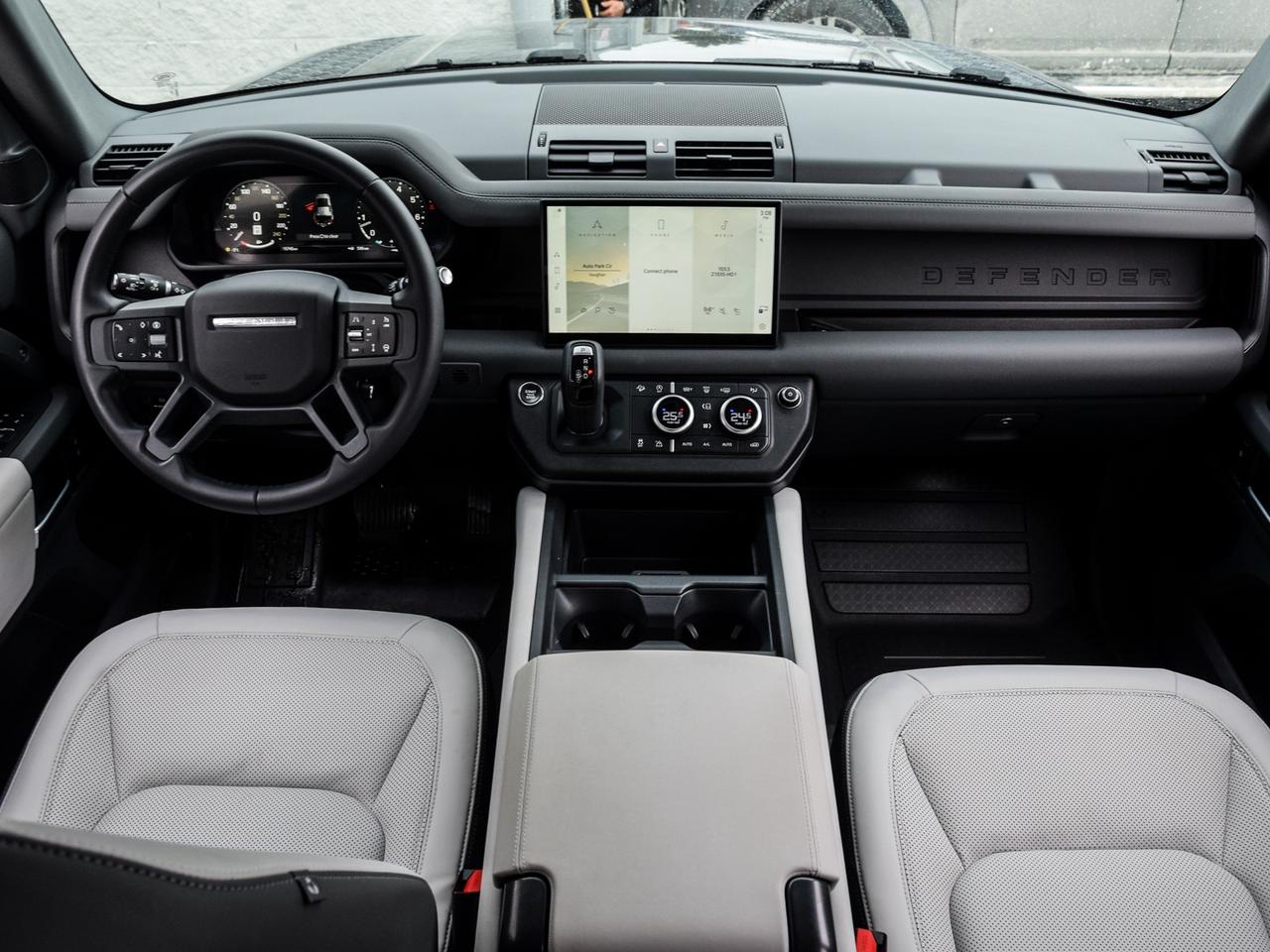 2025 Land Rover Defender 110 P400 X-Dynamic SE Photo