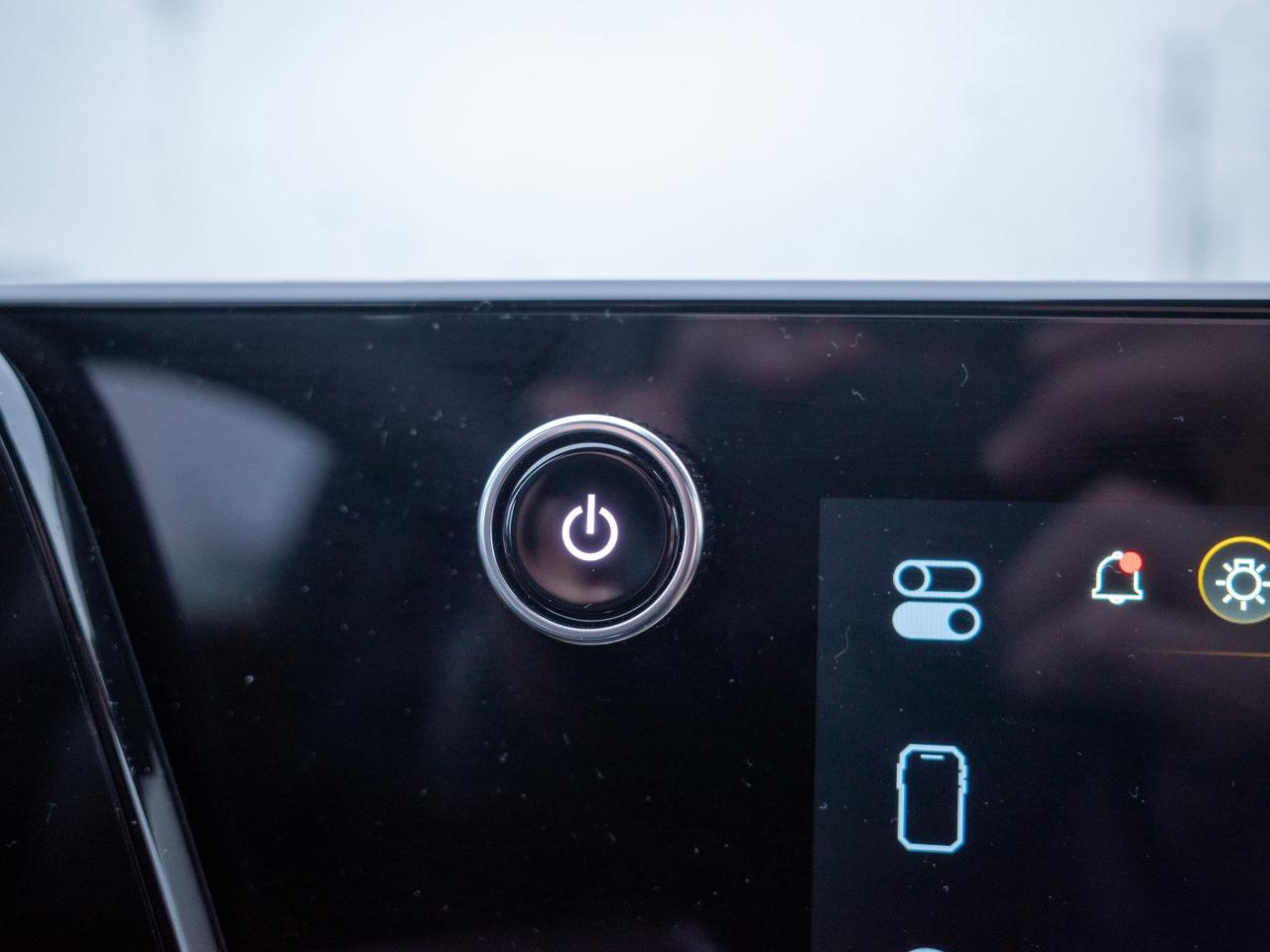 2025 Chevrolet Equinox AWD ACTIV - Power Liftgate Heated Front Seats Photo