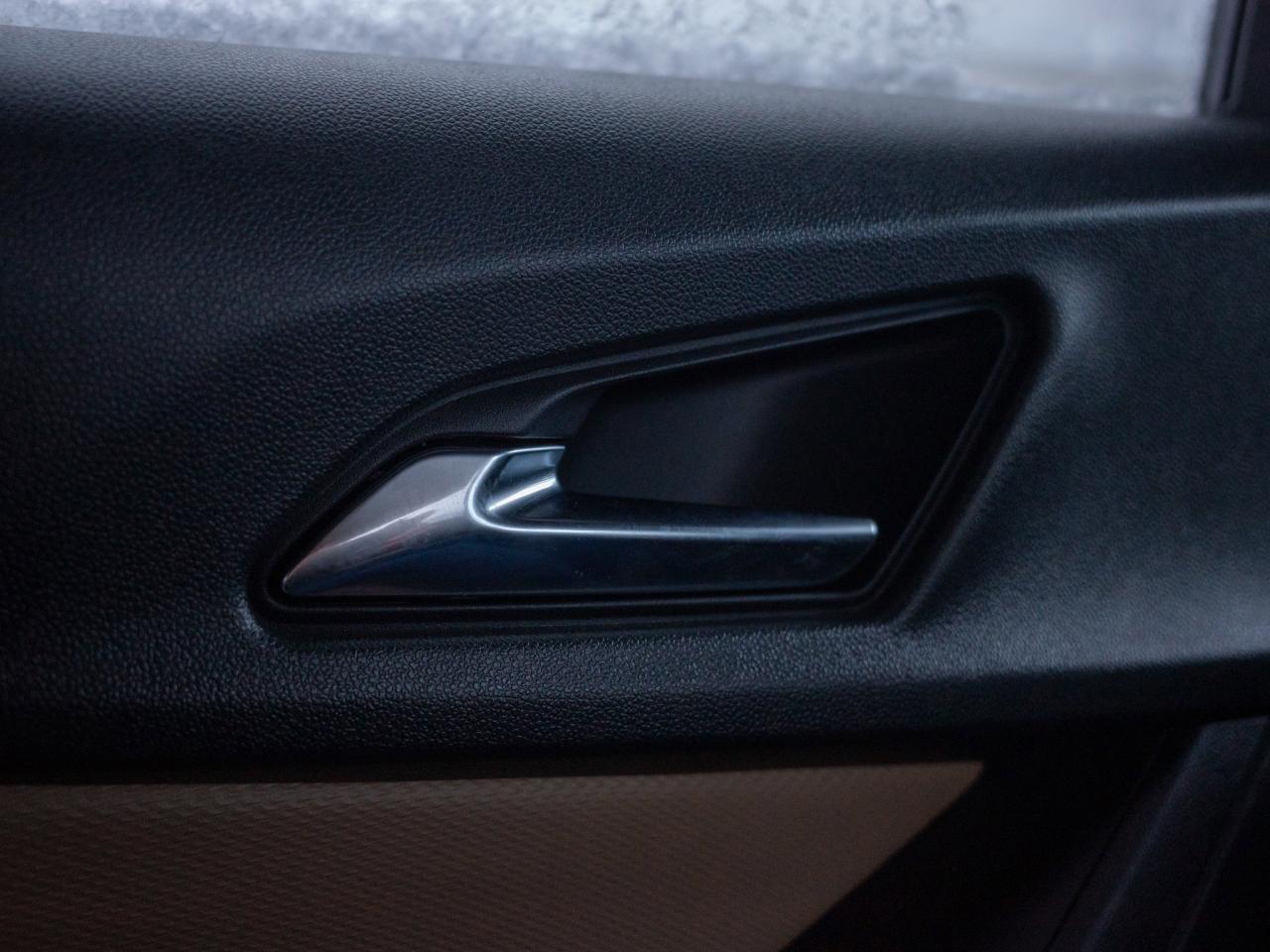 2025 Chevrolet Equinox AWD ACTIV - Power Liftgate Heated Front Seats Photo